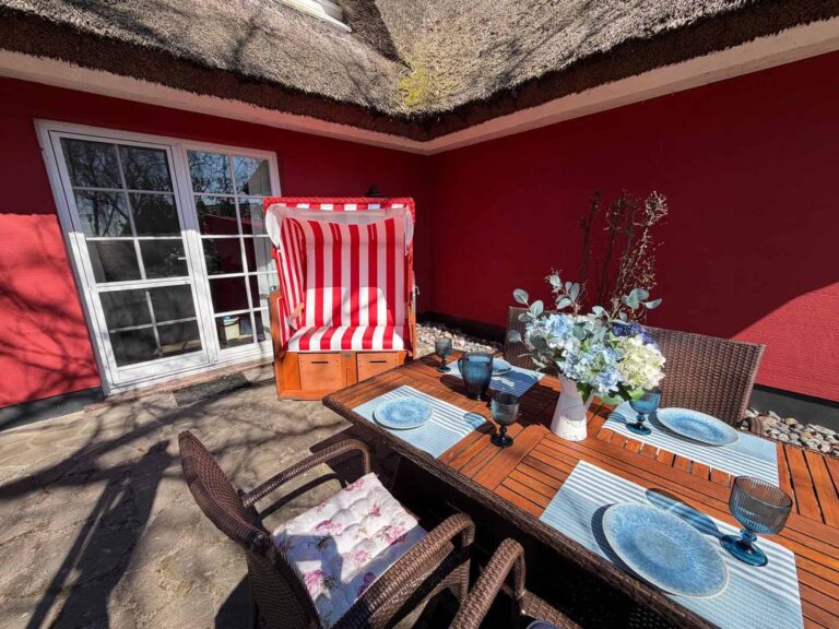 Terrasse mit Strandkorb