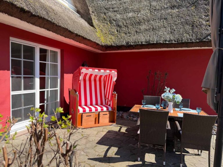 Terrasse mit Strandkorb